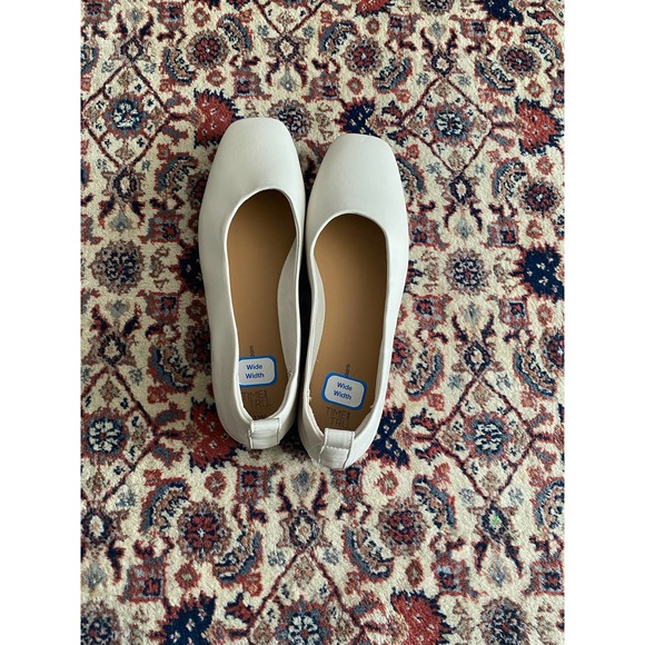 Time and Tru White Faux Leather Slip-On Square Toe Flats Size 11 Wide Width New - Picture 3 of 5